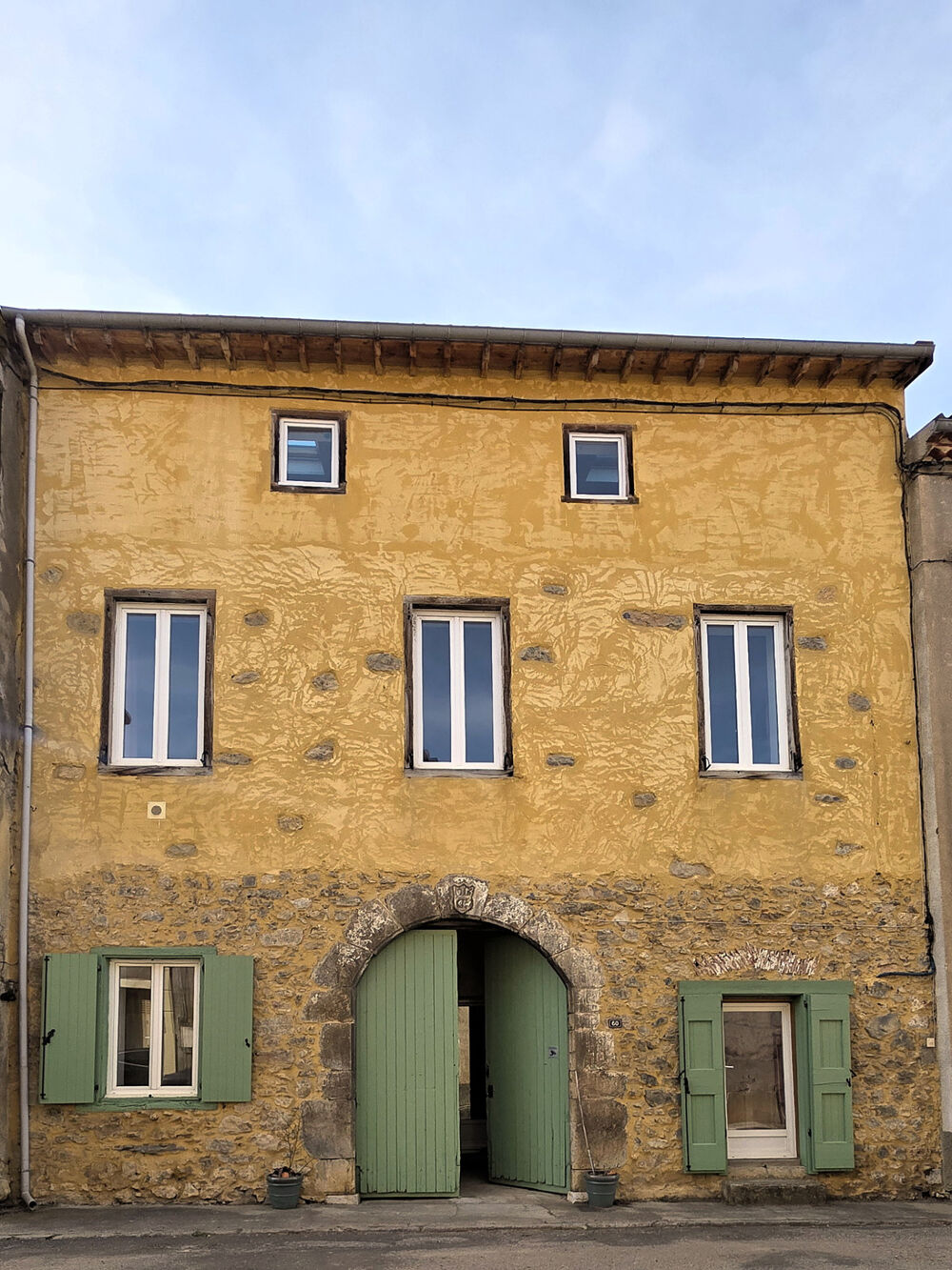 Maison 10 pièces 460 m² · à Roquefeuil · 460 m² · 395 000 €