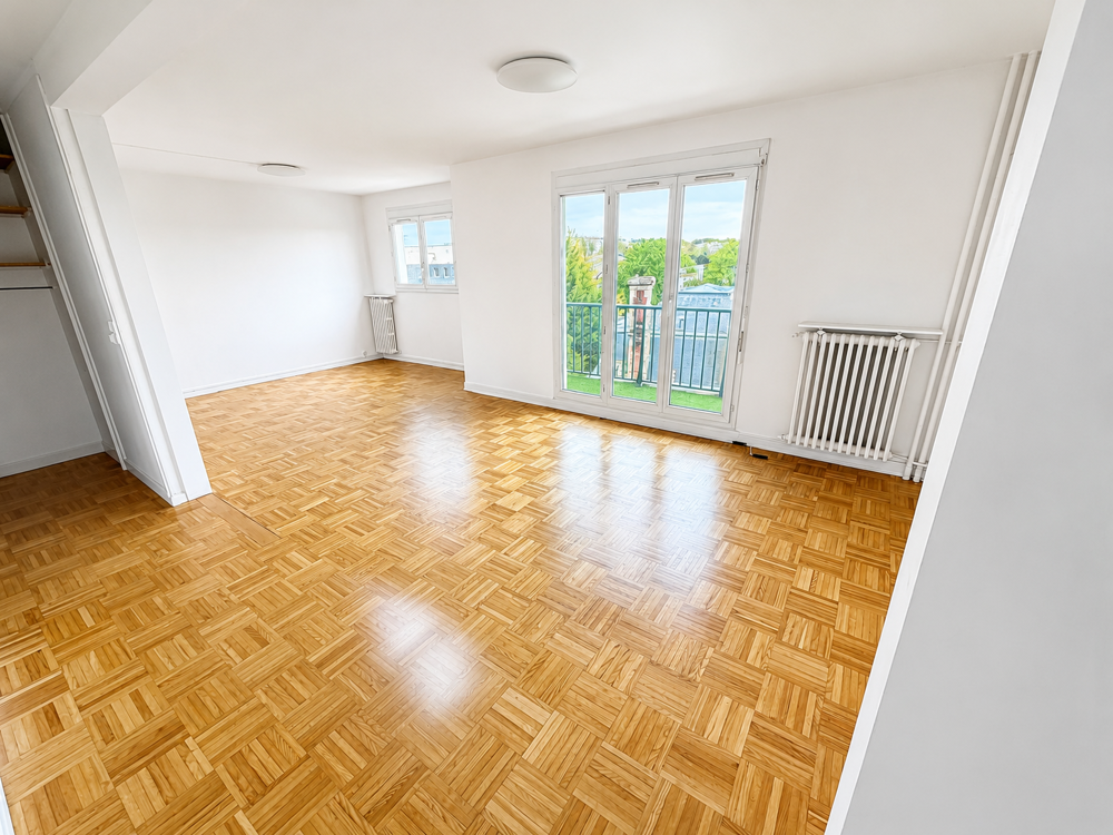 REIMS Boulevard Pasteur Appartement 3 pièces rénové avec balcon et vue dégagée