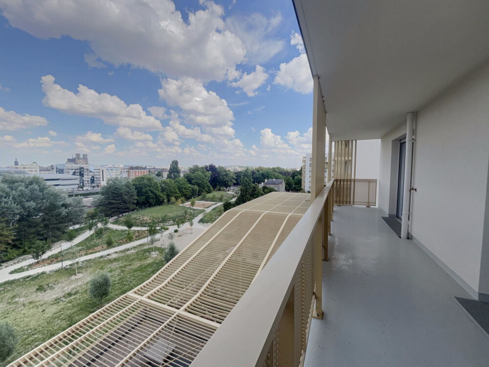 REIMS CENTRE - PONT DE VESLE / COMEDIE - APPARTEMENT T4 AVEC BALCON ET STATIONNEMENT