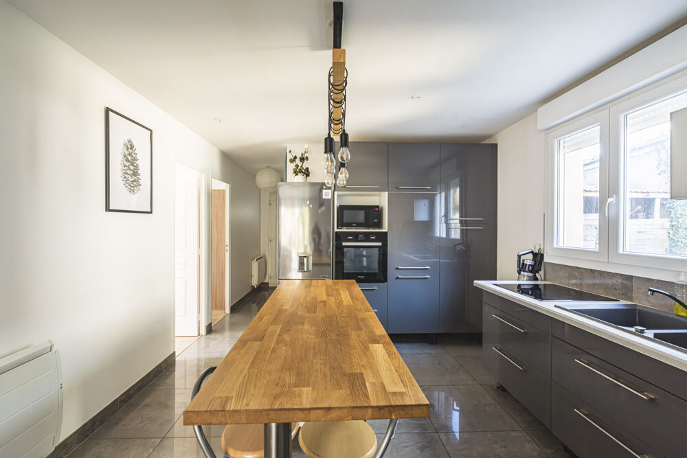 Location Appartement REIMS - RUE DE TINQUEUX - LOCATION APPARTEMENT TYPE 3 MEUBLE AVEC TERRASSE ET STATIONNEMENTS Reims