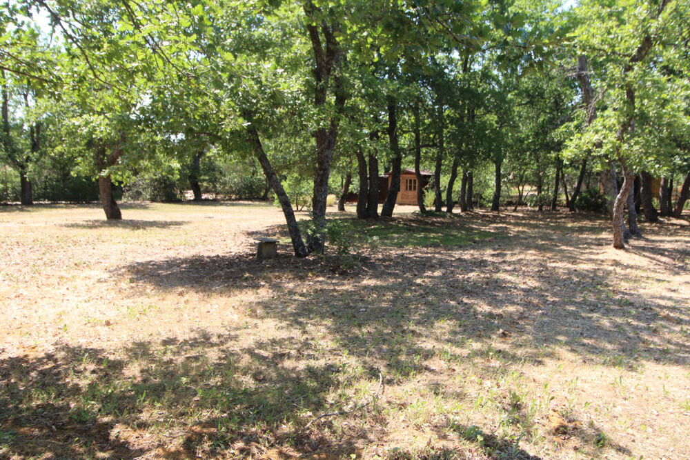 Luberon à St-Saturnin les Apt, belle maison de plain pied avec beau terrain clos et arboré