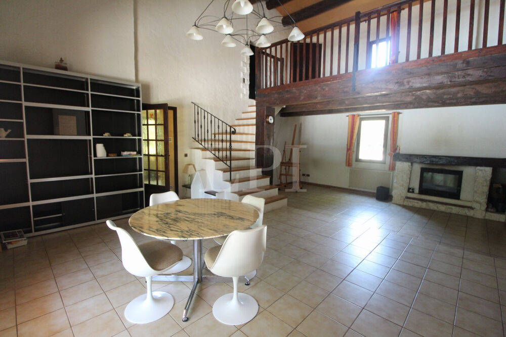 Maison au calme avec grand terrain et piscine