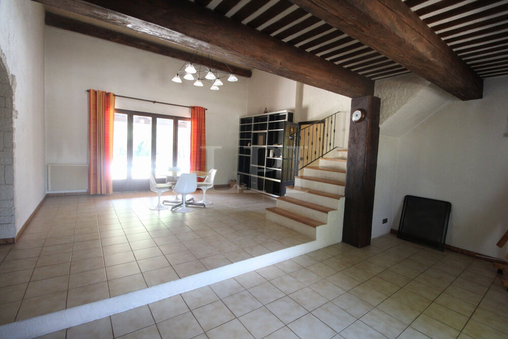 Maison au calme avec grand terrain et piscine