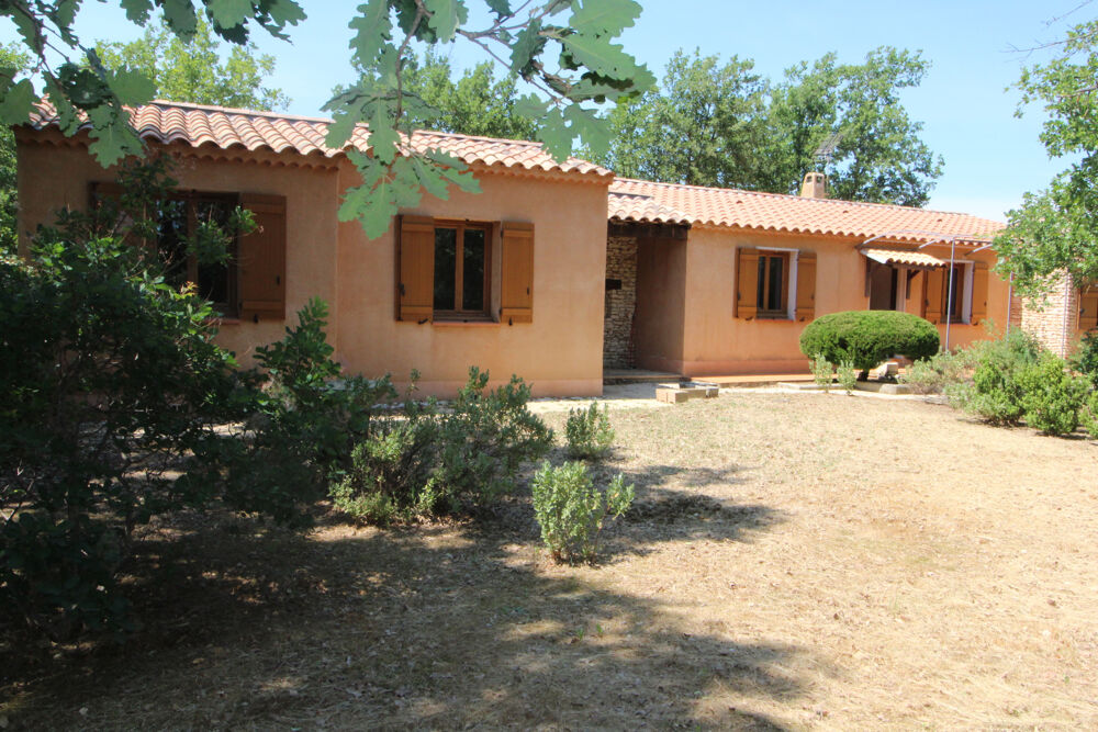 Luberon à St-Saturnin les Apt, belle maison de plain pied avec beau terrain clos et arboré