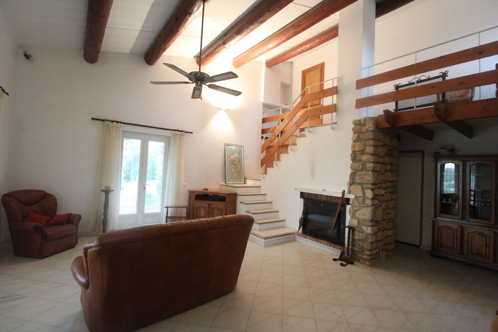 Luberon. A vendre à Gargas, en exclusivité, propriété en pierres avec grand terrain