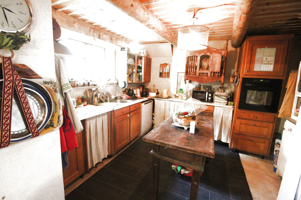 Vente Propriété/Château Grand Luberon. Propriété ancienne à vendre avec terrain de 1,6 ha Céreste en luberon