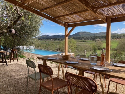   Limite Gard/Ardche,  dans un cadres paisible, magnanerie en pierres rnove avec got sur 3900 m2 de terrain Maison - 10 pice(s) - 208 m