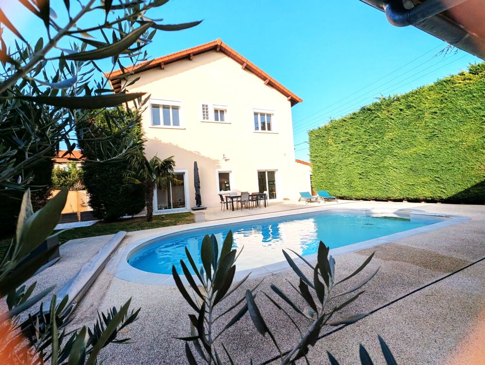 Maison 8 pièces 200 m² · à Riorges · 200 m² · 399 000 €