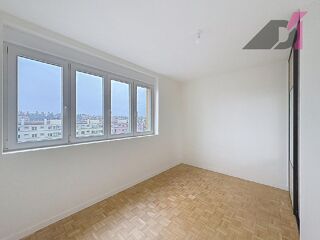  Appartement à louer 4 pièces 74 m²