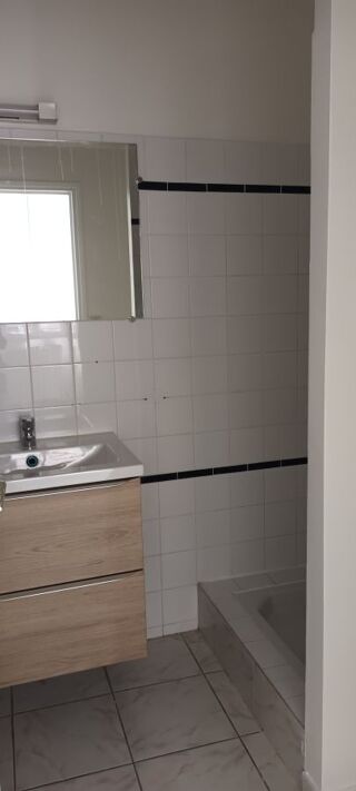  Appartement à louer 6 pièces 122 m²
