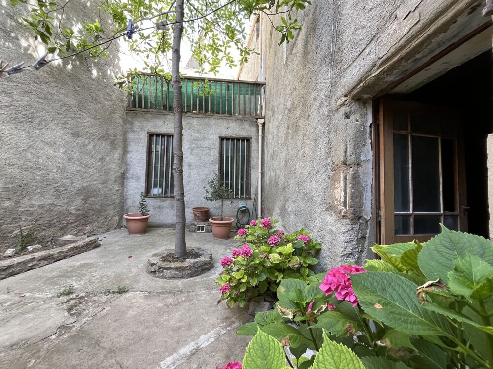 Maison AVEC COUR, TERRASSE, GARAGES