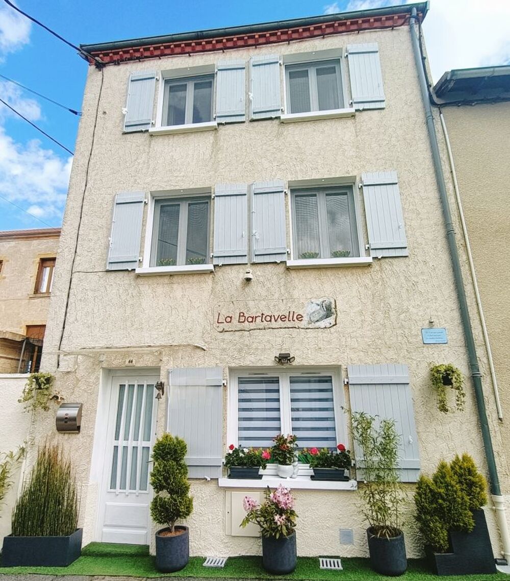 Appartement 2 pièces 61 m² · à Cremeaux · 61 m² · 58 000 €