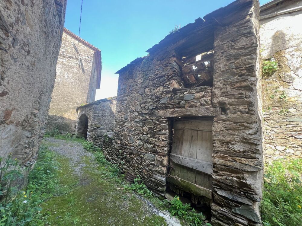 Maison de village Ensemble bâtiments en pierres