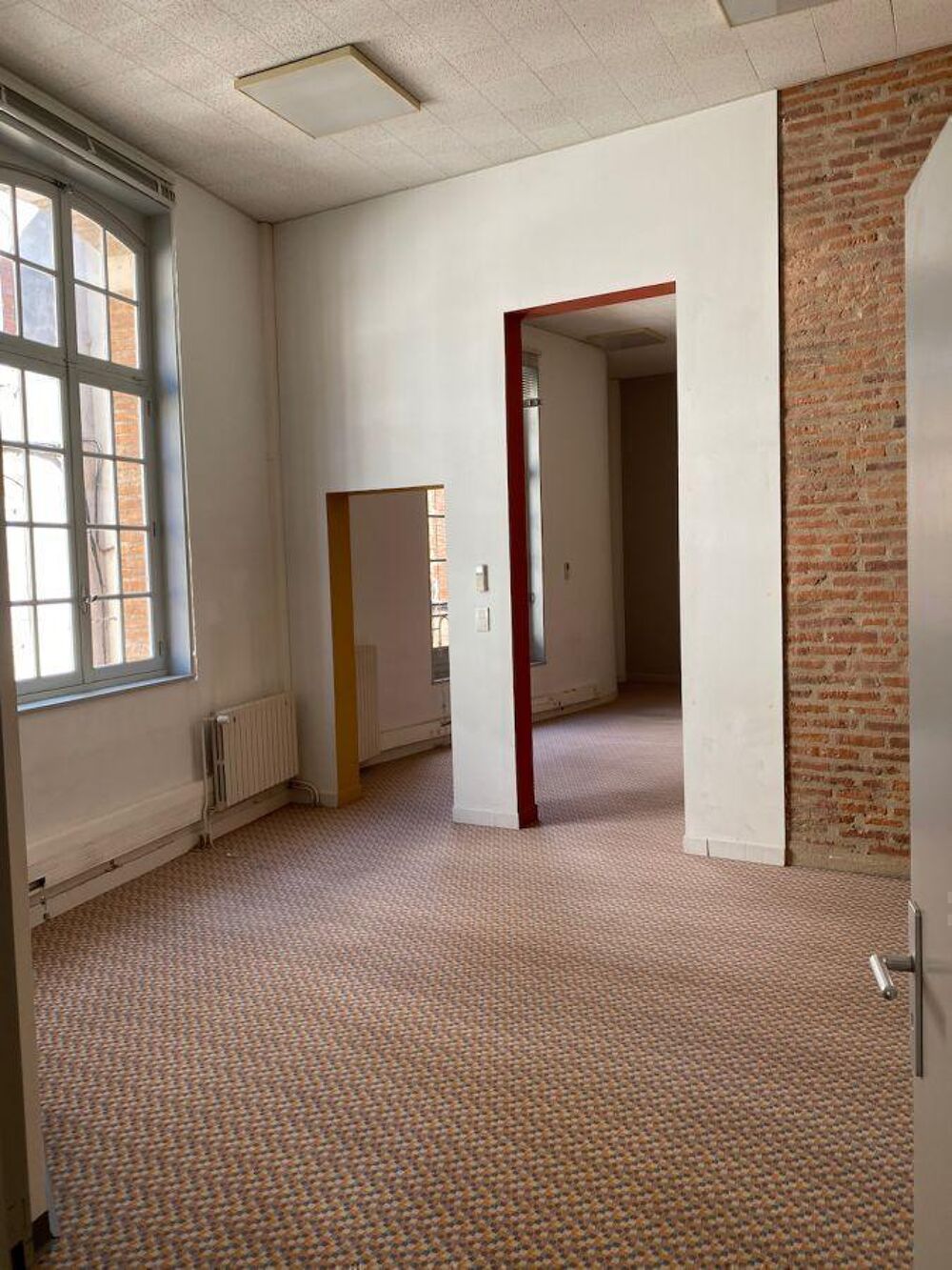   Local commercial Bureau Albi