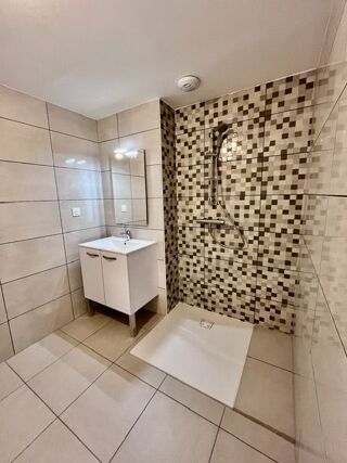  Appartement à louer 4 pièces 84 m² Fagnieres