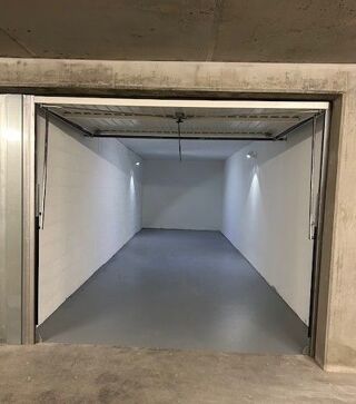  Parking / Garage  louer 1 pice 26 m