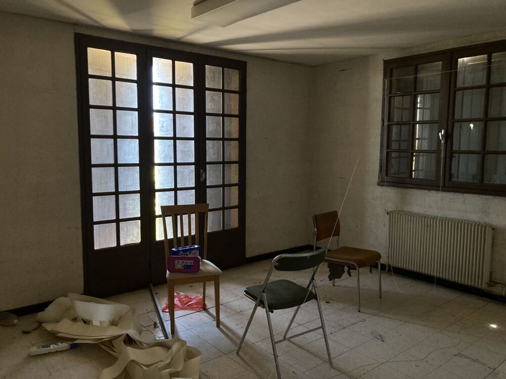   Local commercial Bureau Beziers