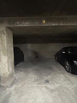  Parking / Garage à louer 1 pièce 12 m²
