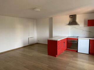  Appartement à louer 3 pièces 81 m²