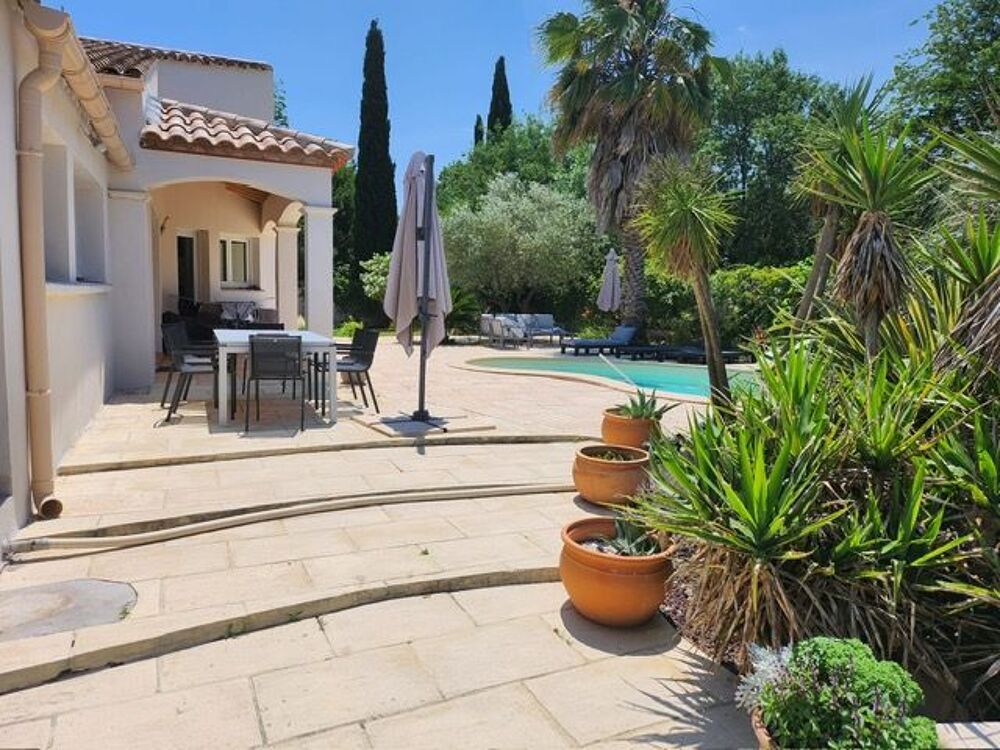 Villa avec piscine au calme