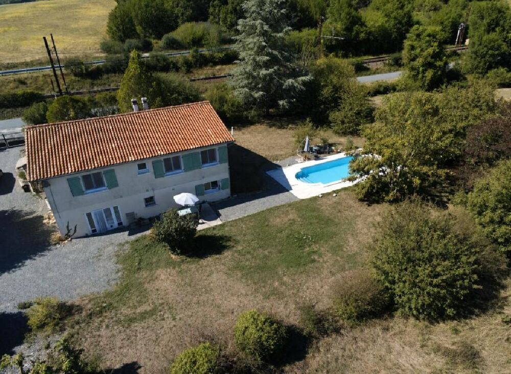 Maison 5 pièces 152 m² · à Ruffec · 152 m² · 149 950 €