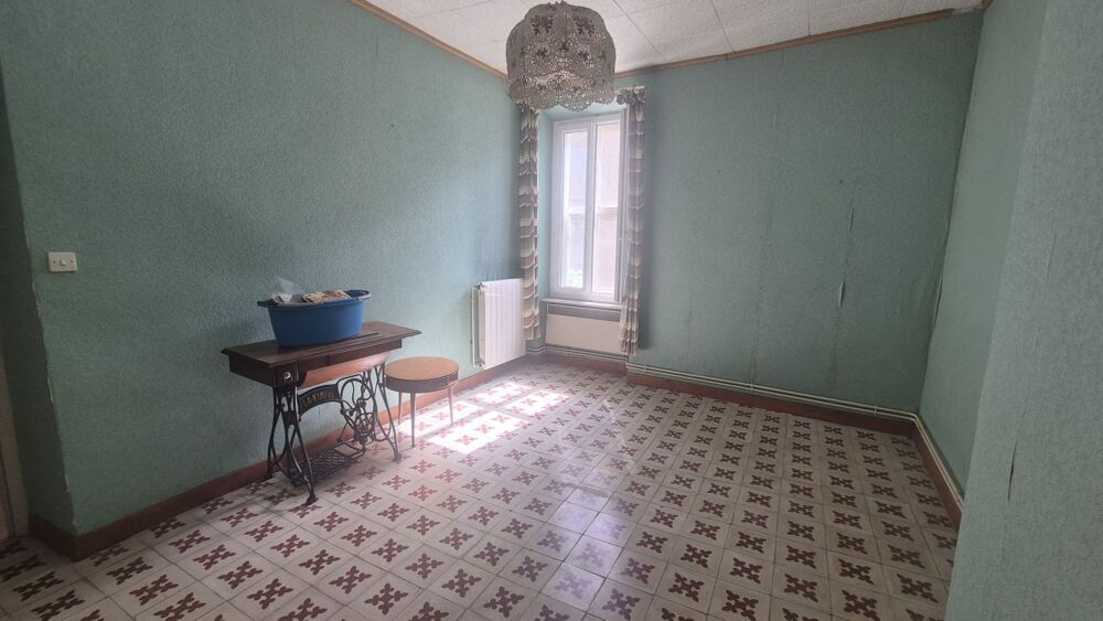 Maison AVEC COUR , DEPENDANCE et GARAGE