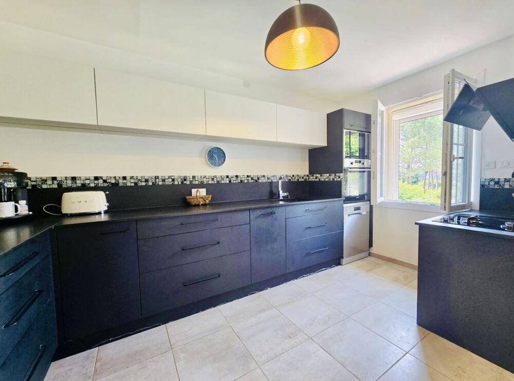 Villa piscine 5000 m2 + appartement