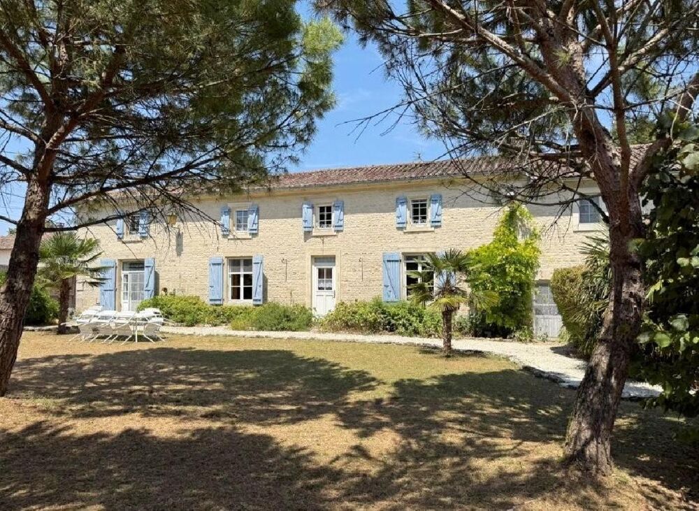 Maison 8 pièces 213 m² · à Villefagnan · 213 m² · 326 315 €