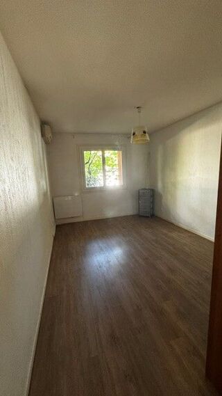  Appartement à louer 4 pièces 94 m²