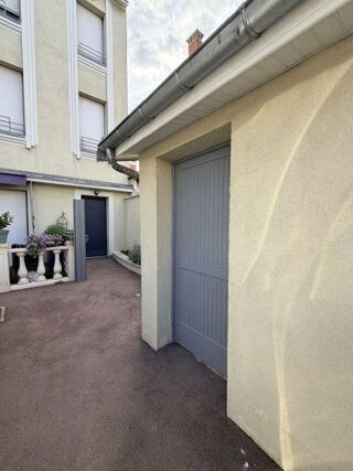  Appartement à louer 3 pièces 81 m²