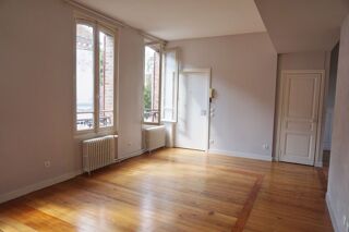  Appartement à louer 3 pièces 75 m²