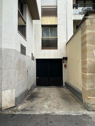  Parking / Garage à louer 1 pièce 12 m²