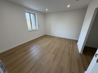  Appartement à louer 3 pièces 96 m²