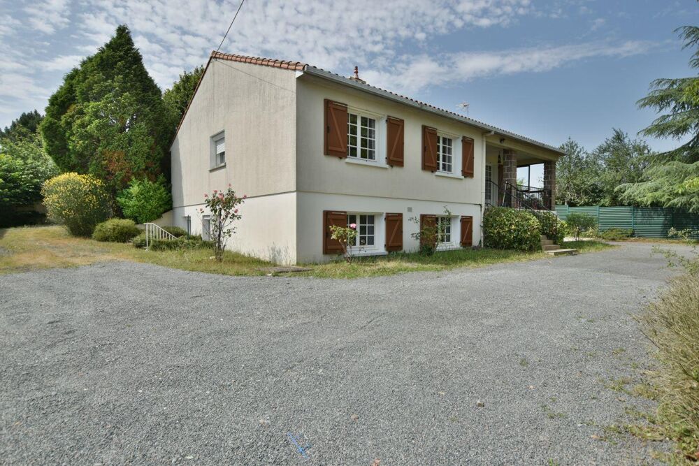 Maison 8 pièces 176 m² · à Cholet · 176 m² · 266 500 €