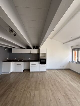  Appartement à louer 4 pièces 75 m²