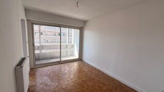  Appartement à louer 5 pièces 100 m²