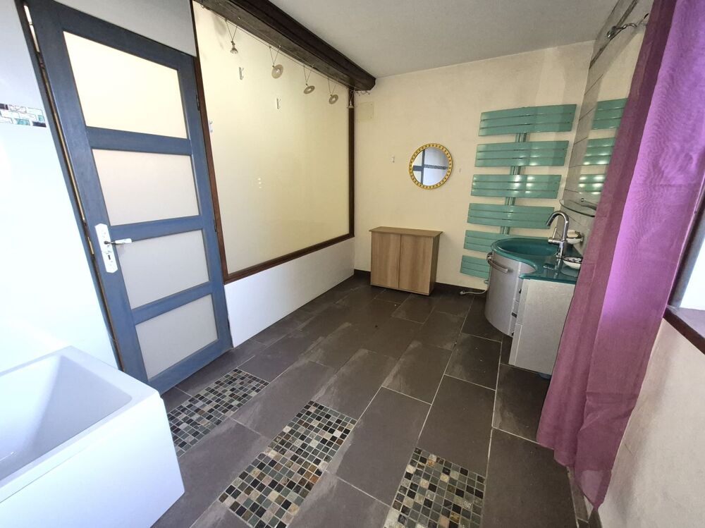 Maison avec dépendances et jardin