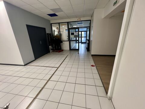   Local commercial Entrepot 