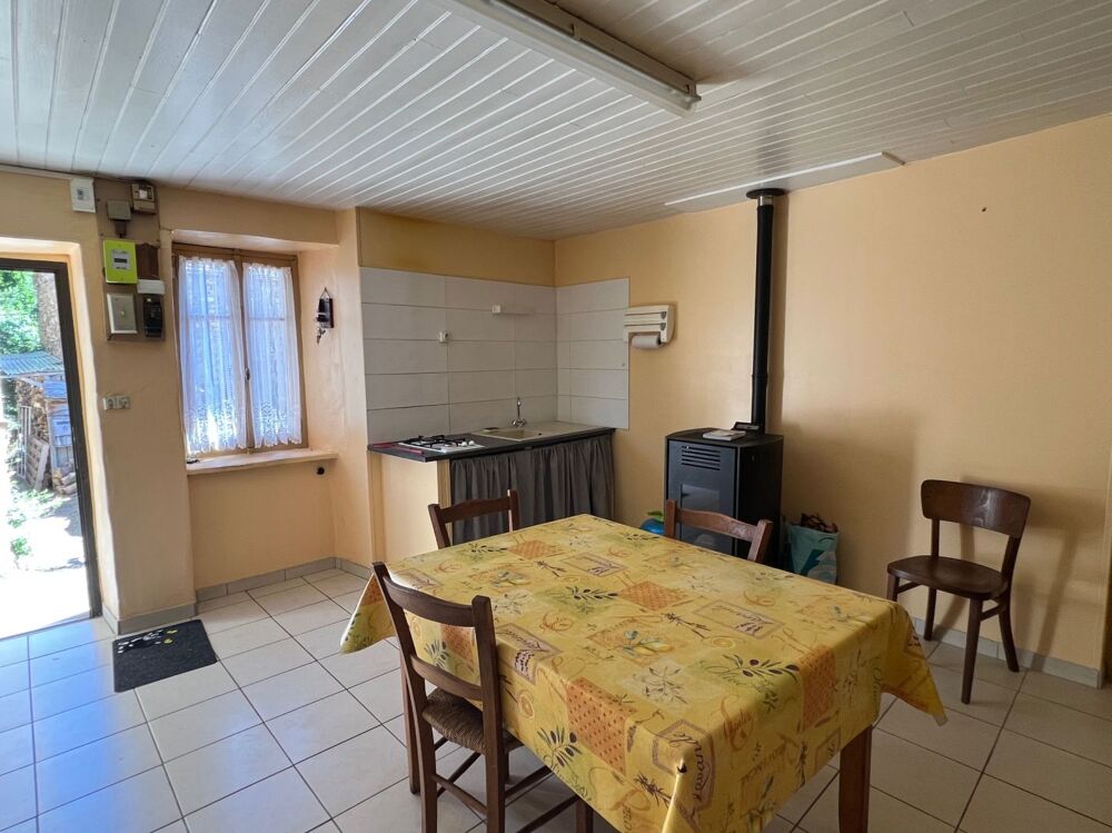 Maison de village avec dépendance et terrain