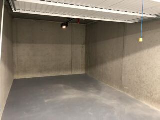 Parking / Garage à louer 1 pièce 17 m²