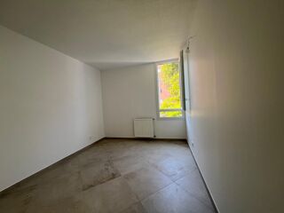  Appartement à louer 4 pièces 75 m²