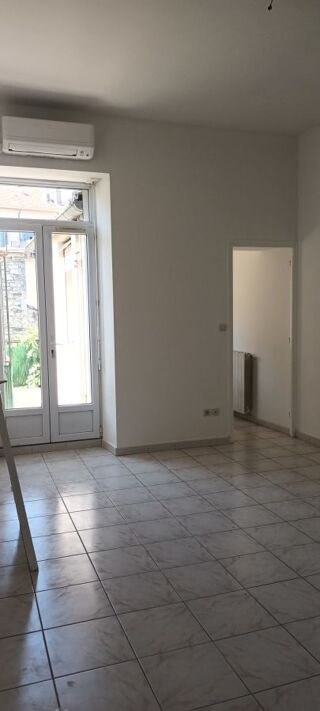  Appartement à louer 6 pièces 122 m²