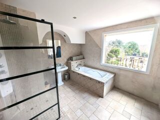  Maison � vendre 8 pi�ces 310 m�