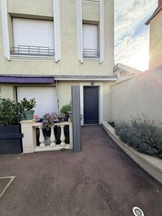  Appartement à louer 3 pièces 81 m²