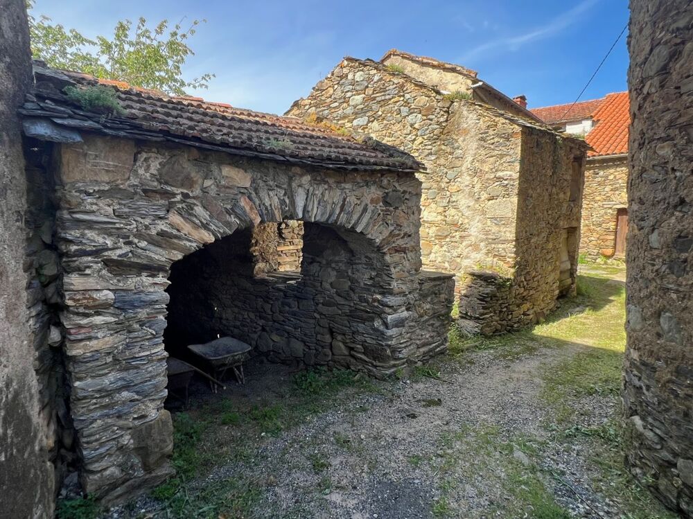 Maison de village Ensemble bâtiments en pierres