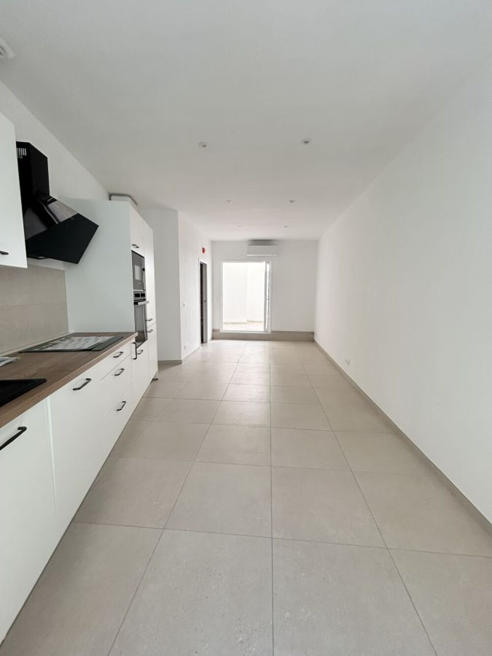 Location Appartement Studio entièrement neuf + cour Le grau du roi