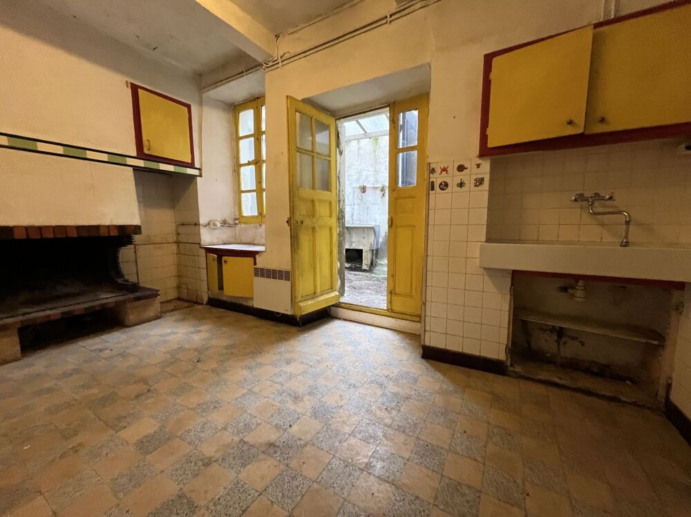 Maison de village AVEC COUR ET CAVE