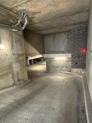  Parking / Garage à louer 1 pièce 12 m²