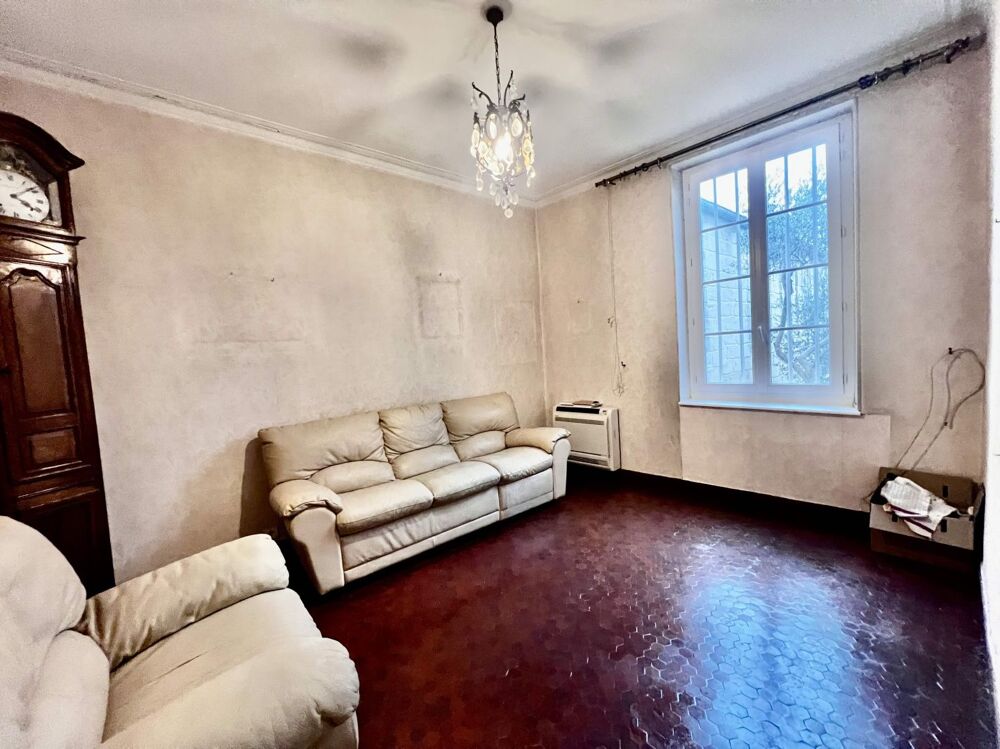 Vente Maison Maison de village avec 2 cours et garage. Saint gilles