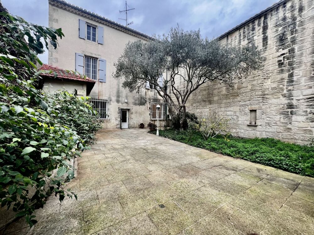 Vente Maison Maison de village avec 2 cours et garage. Saint gilles